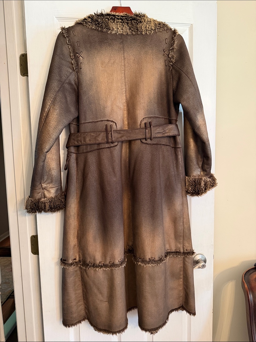 Donna Salyers' Fabulous Furs faux suede and faux brown shearling maxi coat M - Picture 4 of 6